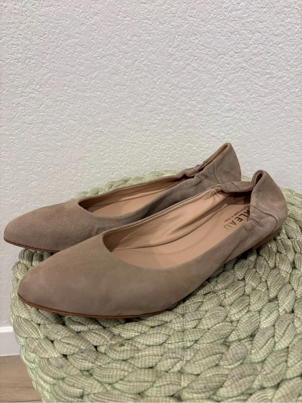 NEW Italeau Mara Flexlite Flats Taupe Suede Comfort Handmade Ballet Flats